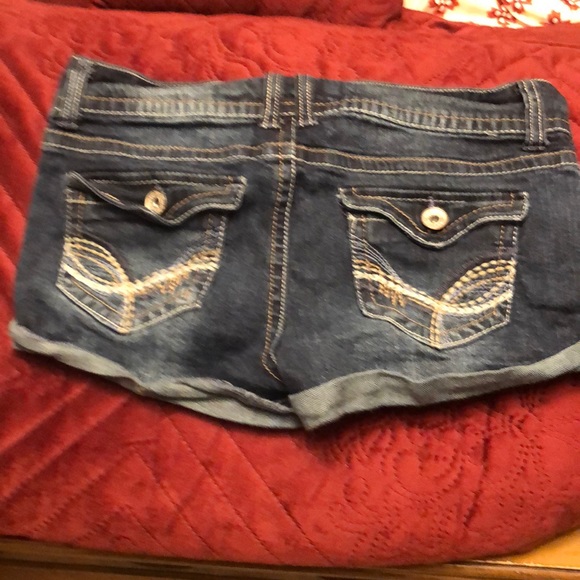 Shorts - Picture 7 of 8
